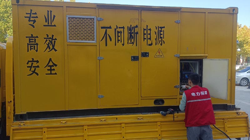 特克斯柴油发电机组和UPS电源配合使用时，如何避免切换过程中的电力中断？